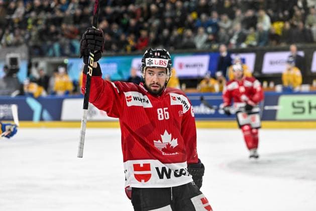 28 12 2023, Davos, Eisstadion Davos, Spengler Cup Team Canada HC Davos, 86 Josh Jooris Team Canada celebrate his 1 0 goal Davos Eisstadion Davos Graubünden Switzerland Copyright: xJustPictures.ch AndreaxBrancax jp-en-AnBr-AB_28122023_AAB_5543