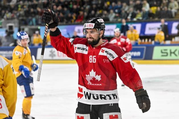 28 12 2023, Davos, Eisstadion Davos, Spengler Cup Team Canada HC Davos, 86 Josh Jooris Team Canada celebrate his 1 0 goal Davos Eisstadion Davos Graubünden Switzerland Copyright: xJustPictures.ch AndreaxBrancax jp-en-AnBr-AB_28122023_AAB_5556