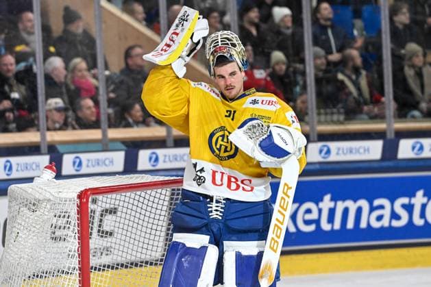 28 12 2023, Davos, Eisstadion Davos, Spengler Cup Team Canada HC Davos, 91 goalkeeper Gilles Senn Davos Davos Eisstadion Davos Graubünden Switzerland Copyright: xJustPictures.ch AndreaxBrancax jp-en-AnBr-AB_28122023_AAB_6021
