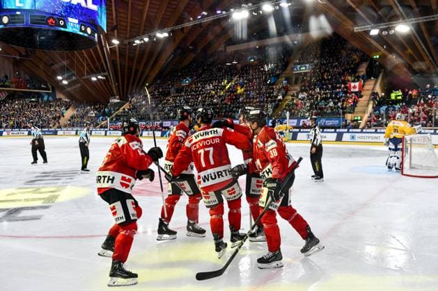 28 12 2023, Davos, Eisstadion Davos, Spengler Cup Team Canada HC Davos, Canada celebrate the 1 0 goal Davos Eisstadion Davos Graubünden Switzerland Copyright: xJustPictures.ch AndreaxBrancax jp-en-AnBr-AB_28122023_DSC_6802