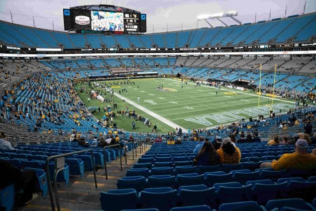 December 27, 2023, Charlotte, NC, USA: December 27, 2023: Pregame during the West Virginia University Mountaineers (WVU) vs the University of North Carolina Tar Heels in Charlotte, NC at Bank of America Stadium in the DukeÃ¢â‚¬â ¢s Mayo Bowl. Bradley Martin Apparent Media Group Charlotte USA - ZUMAa234 20231227_zsa_a234_055 Copyright: xAMGx