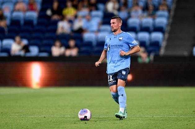 ALEAGUE SYDNEY PHOENIX, Robert Mak of Sydney FC controls the ball during the A-League Men Round 10 match between Sydney FC and Wellington Phoenix at Allianz Stadium in Sydney, Friday, December 29, 2023. ( NO ARCHIVING, EDITORIAL USE ONLY, NO USE IN BOOKS WITHOUT CONSENT SYDNEY NEW SOUTH WALES AUSTRALIA  Copyright: xSTEVENxMARKHAMx 20231230001882953368