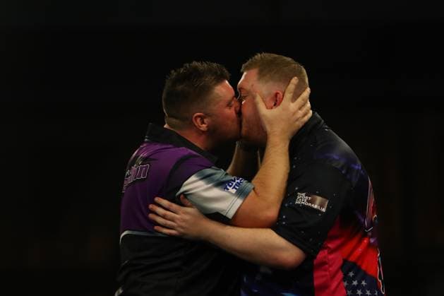 Sport Themen der Woche KW52 Sport Bilder des Tages 28th December 2023, Alexandra Palace, London, England; 2023 24 PDC Paddy Power World Darts Championships Day 11 Evening Session; Daryl Gurney and Ricky Evans share a kiss after their match.  ActionPlus12591857 KatiexChan