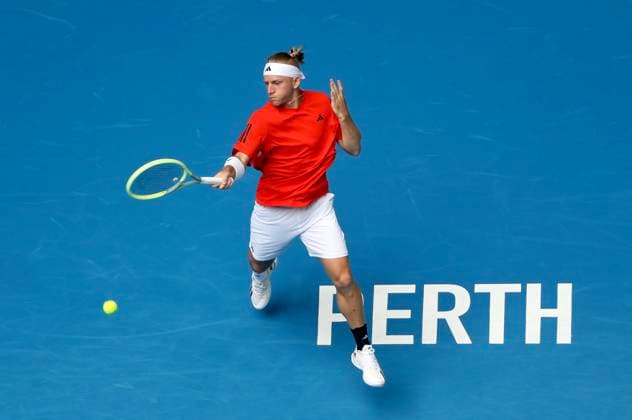 Sport Themen der Woche KW52 (231229) -- PERTH, Dec. 29, 2023 -- Alejandro Davidovich Fokina of Spain returns to Thiago Seyboth Wild of Brazil during the men s singles match at the United Cup tennis tournament in Perth, Australia, Dec. 29, 2023. (Photo by Xinhua) (SP)AUSTRALIA-PERTH-TENNIS-THE UNITED CUP-SPAIN VS BRAZIL ZhouxDan 