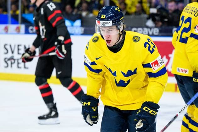 231229 Jonathan Lekkerimäki of Sweden in pain during the 2024 IIHF World Junior Championship game between Canada and Sweden on December 29, 2023 in Gothenburg Photo Jesper Zerman BILDBYRAN kod JZ JZ0472 ishockey ice hockey jvm junior vm u20 2024 iihf world junior championship world juniors canada canada sverige sweden bbeng bbauto depp injury  Copyright: JESPERxZERMAN BB231229JZ120