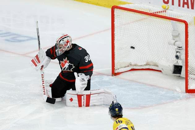 GOTHENBURG 20231229 Canada s Matthis Rousseau when Sweden s Tom Willander scores 0 1 during the IIHF World Junior Championship group A ice hockey match between Canada and Sweden at Scandinavium in Gothenburg, Sweden December 29, 2023 GOTHENBURG Sweden x9200x  Copyright: xADAMxIHSE TTx IIHF World Junior Championship 23-24 Canada-Sweden