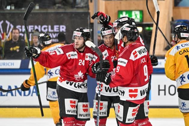 29 12 2023, Davos, Eisstadion Davos, Spengler Cup Team Canada KalPa Kuopio, 21 Jonathan Ang Team Canada celebrate his goal with 24 Ty Smith Team Canada and 9 Michael Joly Team Canada Davos Eisstadion Davos Graubünden Switzerland Copyright: xJustPictures.ch AndreaxBrancax jp-en-AnBr-AB_29122023_AAB_9979