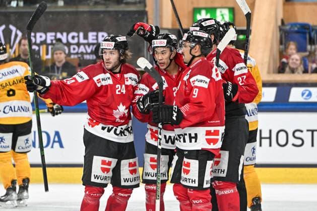 29 12 2023, Davos, Eisstadion Davos, Spengler Cup Team Canada KalPa Kuopio, 21 Jonathan Ang Team Canada celebrate his goal with 24 Ty Smith Team Canada and 9 Michael Joly Team Canada Davos Eisstadion Davos Graubünden Switzerland Copyright: xJustPictures.ch AndreaxBrancax jp-en-AnBr-AB_29122023_AAB_9990