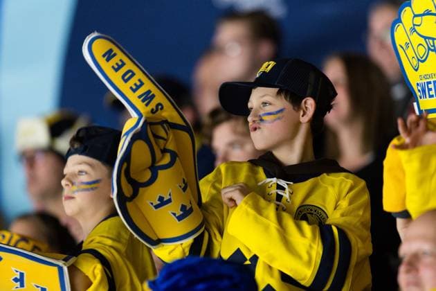 231229 A Swedish fan in the stands during the 2024 IIHF World Junior Championship game between Canada and Sweden on December 29, 2023 in Gothenburg Photo Michael Erichsen BILDBYRAN COP 89 JZ0472 ishockey ice hockey jvm junior vm u20 2024 iihf world junior championship world juniors canada canada sverige sweden bbeng  Copyright: MICHAELxERICHSEN BB231229MI031