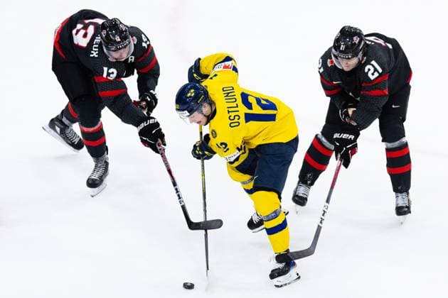 231229 Maveric Lamoureux and Owen Allard of Canada and Noah Östlund of Sweden during the 2024 IIHF World Junior Championship game between Canada and Sweden on December 29, 2023 in Gothenburg Photo Michael Erichsen BILDBYRAN COP 89 JZ0472 2024 iihf world junior championship bbeng canada ice hockey ishockey junior vm jvm canada sverige sweden u20 world juniors  Copyright: MICHAELxERICHSEN BB231229MI060