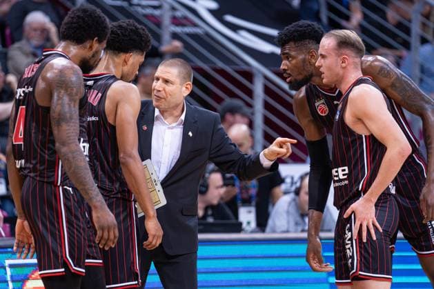 Bonn, Germany December 29, 2023 1 BBL 2023 2024 Telekom Baskets Bonn vs Bamberg Baskets Pictured from left Adrian Nelson Bamberg , Zach Copeland Bamberg , Coach Oren Amiel Bamberg , Ejiofor Onu Bamberg and Lukas Herzog Bamberg , Telekom Dome Nordrhein Westfalen Copyright: xFotostandx xNiewelerx