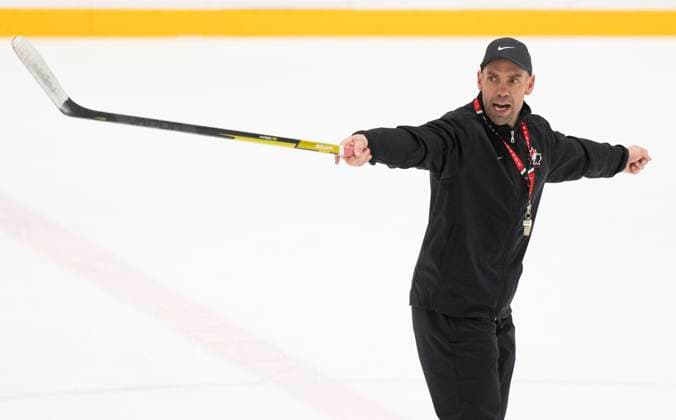 December 30, 2023, GOTHENBURG, SWEDEN: Canada head coach Alan Letang conducts a drill during a practice session at the IIHF World Junior Hockey Championship in Gothenburg, Sweden on Saturday, Dec. 30, 2023. Canada News - December 30, 2023  - ZUMAc35_ 20231230_zaf_c35_004 Copyright: xChristinnexMuschix