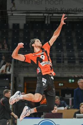 Berlin, Germany 30 December 2023 1 VBL 2023 2024 Berlin Recycling Volleys vs SWD powervolleys Düren In the picture Timothee Carle BR Volleys at the warmup Copyright: xFotostandx xReuhlx