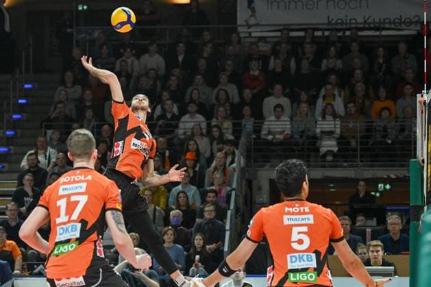 Berlin, Germany 30 December 2023 1 VBL 2023 2024 Berlin Recycling Volleys vs SWD powervolleys Düren In the picture from l Marek Sotola BR Volleys , Timothee Carle BR Volleys beats, Nehemiah Mote BR Volleys Copyright: xFotostandx xReuhlx