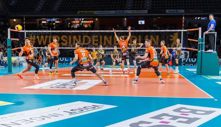 30 12 2023, Berlin, Volleyball 1 Bundesliga, Men, 11 Matchday, BR Volleys Powervolleys Dueren, Max Schmeling Halle View over whole court BR Volleys Powervolleys Dueren