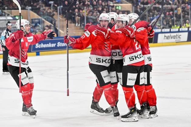 30 12 2023, Davos, Eisstadion Davos, Spengler Cup HC Dynamo Pardubice Team Canada, Pardubice celebrate a goal Davos Eisstadion Davos Graubünden Switzerland Copyright: xJustPictures.ch AndreaxBrancax jp-en-AnBr-AB_30122023_AAB_6314