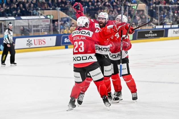 30 12 2023, Davos, Eisstadion Davos, Spengler Cup HC Dynamo Pardubice Team Canada, 33 Jan Kostalek Dynamo Pardubice and 61 Martin Kaut Dynamo Pardubice and 23 Lukas Sedlak Dynamo Pardubice celebrate a goal Davos Eisstadion Davos Graubünden Switzerland Copyright: xJustPictures.ch AndreaxBrancax jp-en-AnBr-AB_30122023_AAB_6288