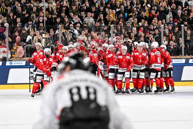 30 12 2023, Davos, Eisstadion Davos, Spengler Cup HC Dynamo Pardubice Team Canada, Pardubice celebrate Davos Eisstadion Davos Graubünden Switzerland Copyright: xJustPictures.ch AndreaxBrancax jp-en-AnBr-AB_30122023_AAB_6478