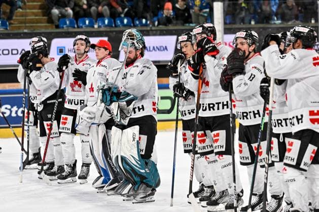 30 12 2023, Davos, Eisstadion Davos, Spengler Cup HC Dynamo Pardubice Team Canada, disappointed Canada players Davos Eisstadion Davos Graubünden Switzerland Copyright: xJustPictures.ch AndreaxBrancax jp-en-AnBr-AB_30122023_AAB_6495