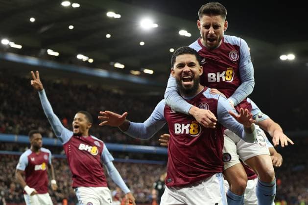 Bilder des Jahres 2023, Sport 12 Dezember Sport Themen der Woche KW52 Sport Bilder des Tages Douglas Luiz of Aston Villa celebrates a goal 3-2. Aston Villa v Burnley, Premier League, Football, Villa Park, Birmingham, UK - 30 Dec 2023 EDITORIAL USE ONLY No use with unauthorised audio, video, data, fixture lists, club league logos or live services. Online in-match use limited to 120 images, no video emulation. No use in betting, games or single club league player publications.  Copyright: xRyanxBrowne Shutterstockx 14277874es