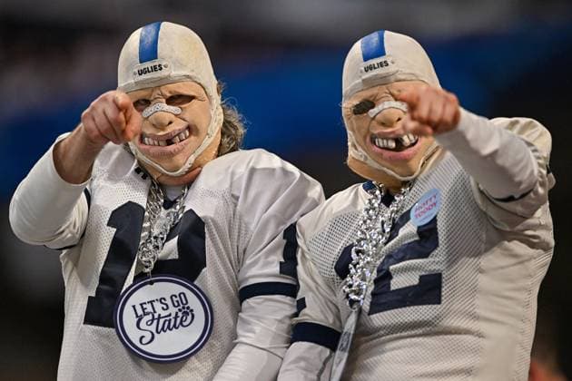 Sport Themen der Woche KW52 Sport Bilder des Tages Penn State fans reacts during the second half of the Peach Bowl NCAA, College League, USA college football game against Mississippi Saturday, Dec. 30, 2023, in Atlanta, Ga. Mississippi won 38-25.  ATL20231230128 DAVIDxTULIS