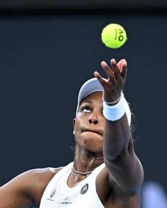 TENNIS BRISBANE INTERNATIONAL, Sloane Stephens of the USA in action against Katerina Siniakova of the Czech Republic during their round 1 match on Day 1 of the 2024 Brisbane International at the Queensland Tennis Centre in Brisbane, unday, December 31, 2023. ( NO ARCHIVING, EDITORIAL USE ONLY, NO USE IN BOOKS WITHOUT CONSENT BRISBANE QUEENSLAND AUSTRALIA  Copyright: xDARRENxENGLANDx 20231231001883552294