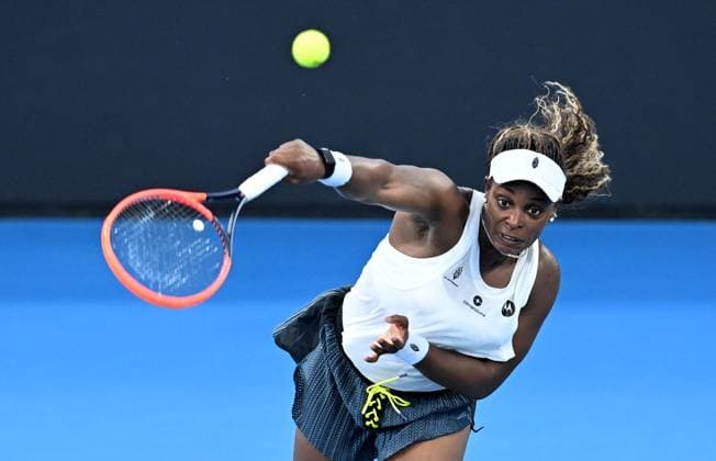 TENNIS BRISBANE INTERNATIONAL, Sloane Stephens of the USA in action against Katerina Siniakova of the Czech Republic during their round 1 match on Day 1 of the 2024 Brisbane International at the Queensland Tennis Centre in Brisbane, unday, December 31, 2023. ( NO ARCHIVING, EDITORIAL USE ONLY, NO USE IN BOOKS WITHOUT CONSENT BRISBANE QUEENSLAND AUSTRALIA  Copyright: xDARRENxENGLANDx 20231231001883552666