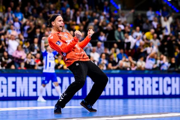 TVB Stuttgart Rhein Neckar Löwen Handball 1 Bundesliga, Men, Season 2023 2024, TVB Stuttgart Rhein Neckar Löwen, Porsche Arena Stuttgarts goalkeeper Silvio Heinevetter cheers Stuttgart Porsche Arena Baden Württemberg Germany