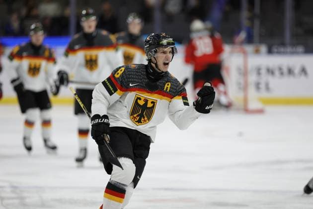 Germany s Julian Lutz scores 0 1 during the IIHF World Junior Championship group A ice hockey match between Canada and Germany at Scandinavium in Gothenburg, Sweden December 31, 2023 Gothenburg SWEDEN x9200x  Copyright: xAdamxIhse TTx IIHF World Junior Championship 23-24 Canada-Germany
