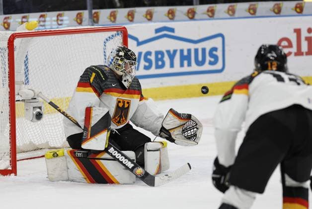 Germanys goal keeper Matthias Bittner during the IIHF World Junior Championship group A ice hockey match between Canada and Germany at Scandinavium in Gothenburg, Sweden December 31, 2023 Gothenburg SWEDEN x9200x  Copyright: xAdamxIhse TTx IIHF World Junior Championship 23-24 Canada-Germany