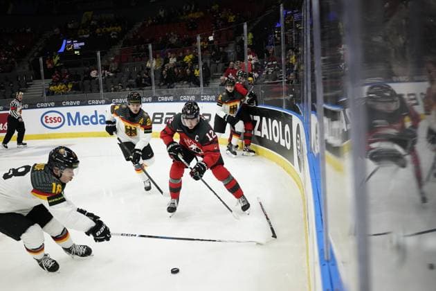 Gothenburg, SWEDEN 20231231 Germany s Luca Hauf and Canada s Fraser Minten during the IIHF World Junior Championship group A ice hockey match between Canada and Germany at Scandinavium in Gothenburg, Sweden December 31, 2023 Gothenburg Sweden x9200x  Copyright: xAdamxIhse TTx IIHF World Junior Championship 23-24 Sweden-Finland
