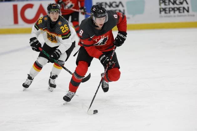 Gothenburg, SWEDEN 20231231 Germany s Moritz Elias and Canada s Owen Beck during the IIHF World Junior Championship group A ice hockey match between Canada and Germany at Scandinavium in Gothenburg, Sweden December 31, 2023 Gothenburg SWEDEN x9200x  Copyright: xAdamxIhse TTx IIHF World Junior Championship 23-24 Canada-Germany