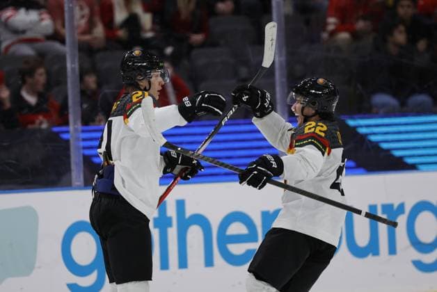 Germany s Julius Sumpf scores 3 3 during the IIHF World Junior Championship group A ice hockey match between Canada and Germany at Scandinavium in Gothenburg, Sweden December 31, 2023 Gothenburg SWEDEN x9200x  Copyright: xAdamxIhse TTx IIHF World Junior Championship 23-24 Canada-Germany