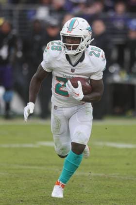 December 31, 2023: Miami Dolphins RB DeÃ¢â‚¬â ¢Von Achane (28) in action against the Baltimore Ravens at M&T Bank Stadium in Baltimore, MD. Photo Mike Buscher Cal Media Baltimore USA - ZUMAc04_ 20231231_zma_c04_233 Copyright: xMikexBuscher CalxSportxMediax