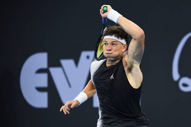 TENNIS BRISBANE INTERNATIONAL, Ben Shelton in action against Roman Safiullin during their round one match on Day 2 of the 2024 Brisbane International at the Queensland Tennis Centre in Brisbane, Monday, January 1, 2024. NO ARCHIVING, EDITORIAL USE ONLY, NO USE IN BOOKS WITHOUT CONSENT BRISBANE QUEENSLAND AUSTRALIA  Copyright: xJONOxSEARLEx 20240101001883868242
