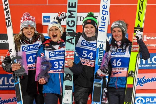 Sport Themen der Woche KW01 GER, Two Nights Tour in Oberstdorf 01.01.2024, Orlen Arena, Oberstdorf, GER, Two Nights Tour in Oberstdorf, im Bild Abigail Strate (CAN, 47), Eva Pinkelnig (AUT, 35), Eirin Maria Kvandal (NOR, 54), Jacqueline Seifriedsberger (AUT, 46), Siegerehrung, Tageswertung *** GER, Two Nights Tour in Oberstdorf 01 01 2024, Orlen Arena, Oberstdorf, GER, Two Nights Tour in Oberstdorf, in the picture Abigail Strate CAN, 47 , Eva Pinkelnig AUT, 35 , Eirin Maria Kvandal NOR, 54 , Jacqueline Seifriedsberger AUT, 46 , award ceremony, daily ranking nordphotoxGmbHx xHafner nph00200