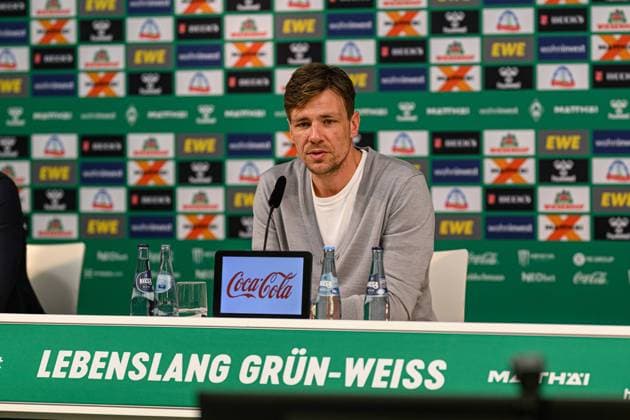 GER, 1 FBL, Werder Bremen Mixzone Young 02 01 2024, Media Room, Bremen, GER, 1 FBL, Werder Bremen Mixzone Young Clemens Fritz Sporting Director and Head of Scouting SV Werder Bremen sitting at the podium in the media room during a Mixed Zone nordphotoxGmbHxx xKokenge nph00001