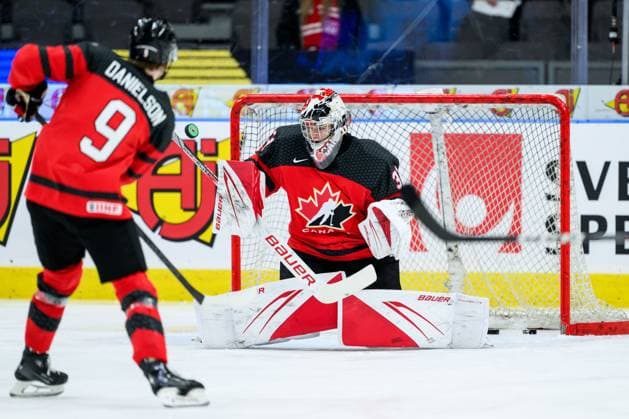 240102 Goalkeeper Samuel St Hilaire of Canada ahead of the 2024 IIHF World Junior Championship quarter final between Canada and Czech Republic on January 2, 2024 in Gothenburg Photo Jesper Zerman BILDBYRAN kod JZ JZ0479 ishockey ice hockey jvm junior vm u20 2024 iihf world junior championship world juniors canada canada czech republic bbeng  Copyright: JESPERxZERMAN BB240102JZ054