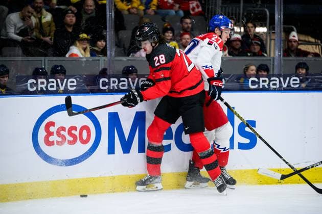240102 Conor Geekie of Canada and Marek Alscher of Czech Republic during the 2024 IIHF World Junior Championship quarter final between Canada and Czech Republic on January 2, 2024 in Gothenburg Photo Jesper Zerman BILDBYRAN kod JZ JZ0479 ishockey ice hockey jvm junior vm u20 2024 iihf world junior championship world juniors canada canada czech republic bbeng  Copyright: JESPERxZERMAN BB240102JZ061