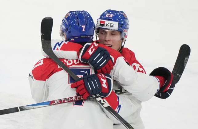 January 2, 2024, GOTHENBURG, SWEDEN: Czechia s Jiri Kulich (25) congratulates teammate Czechia s Tomas Cibulka (7) on his goal over Canada during first period quarterfinal hockey action at the IIHF World Junior Hockey Championship in Gothenburg, Sweden, Tuesday, Jan. 2, 2024. Canada News - January 2, 2024  - ZUMAc35_ 20240102_zaf_c35_005 Copyright: xChristinnexMuschix
