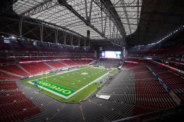 NCAA, College League, USA Football 2024 Vrbo Fiesta Bowl: Oregon vs Liberty JAN 01 January 1, 2024: durning the 2024 NCAA football Vrbo Fiesta Bowl at State Farm Stadium in Glendale, Arizona. ...Michael Cazares CSM. (Credit Image: Â Michael Cazares Cal Media) Glendale Arizona United States of America EDITORIAL USE ONLY Copyright: xx ZUMA-20240101_zma_c04_004.jpg MichaelxCazaresx csmphotothree217563