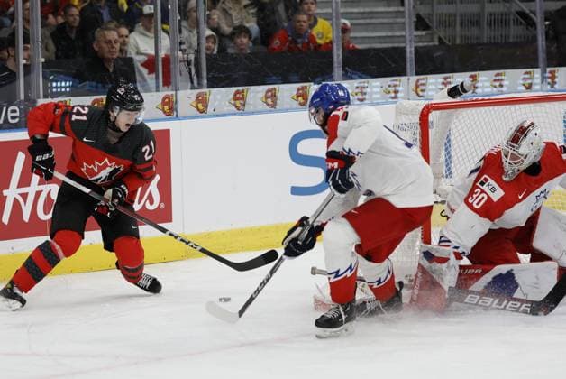 GOTHENBURG, SWEDEN 20240102 Canada s Owen Allard L , Czechia s Matyas Melovsky C and Czech goalkeeper Michael Hrabal in action during the IIHF World Junior Championship ice hockey quarter final match between Canada and Czech Republic at Scandinavium in Gothenburg, Sweden January 2, 2024 GOTHENBURG SWEDEN x9200x  Copyright: xAdamxIhse TTx IIHF World Junior Championship 23-24 Canada - Czech Republic