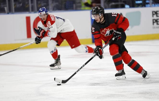 GOTHENBURG, SWEDEN 20240102 Canadas Matthew Poitras R is chased by Czech Matej Mastalirsky during the IIHF World Junior Championship ice hockey quarter final match between Canada and Czech Republic at Scandinavium in Gothenburg, Sweden January 2, 2024 GOTHENBURG SWEDEN x9200x  Copyright: xAdamxIhse TTx IIHF World Junior Championship 23-24 Canada - Czech Republic