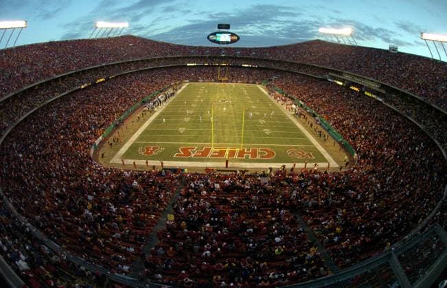 Oakland Raiders vs. Kansas City Chiefs General view of crowd of 77,289 at Arrowhead Stadium during Kansas City Chiefs game against the Oakland Raiders in Kansas City, Mo. on Saturday, Dec. 25, 2004.(Credit Image: PHOTOGRAPHER Cal Media) Kansas City Missouri United States EDITORIAL USE ONLY Copyright: xx Photographerx csmphoto167988
