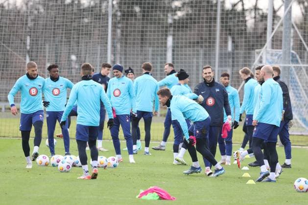 DEU, DFL, 2 FBL Hertha BSC, Training, 03 01 2024, Sportforum, Berlin, DEU, DFL, 2 FBL Hertha BSC, Training, im Bild Hertha Spielerkreis DFL regulations prohibit any use of Photographs as image sequences and or quasi video Foto Juergen Engler nordphoto GmbH nordphotoxGmbHx xEngler nph00076