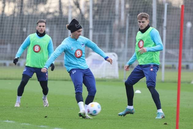 DEU, DFL, 2 FBL Hertha BSC, Training, 03 01 2024, Sportforum, Berlin, DEU, DFL, 2 FBL Hertha BSC, Training, in the picture Michat Karbownik Hertha BSC Berlin 6 , Marten Winkler Hertha BSC Berlin 22 DFL regulations prohibit any use of Photographs as image sequences and or quasi video Foto Juergen Engler nordphoto GmbH nordphotoxGmbHx xEngler nph00076