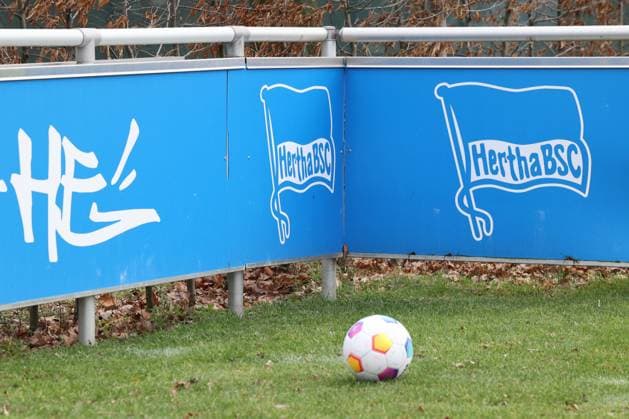 DEU, DFL, 2 FBL Hertha BSC, Training, 03 01 2024, Sportforum, Berlin, DEU, DFL, 2 FBL Hertha BSC, Training, im Bild Herthaecke, Ball DFL regulations prohibit any use of Photographs as image sequences and or quasi video Foto Juergen Engler nordphoto GmbH nordphotoxGmbHx xEngler nph00076