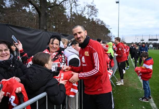 Football, Men, Season 2023 2024, 1 Bundesliga, 1 FC Union Berlin, Training, Leonardo Bonucci 1 FC Union Berlin with the fans, 03 01 2024, Copyright: xMatthiasxKochx