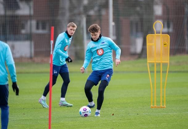 Soccer, Men, Season 2023 24, 2 Bundesliga, Hertha BSC, Training, f l Tony Rölke Hertha BSC , Linus Gechter Hertha BSC , 03 01 2024, Copyright: xSebastianxRäppold MatthiasxKochx