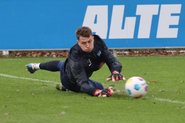 DEU, DFL, 2 FBL Hertha BSC, Training, 04 01 2024, Sportforum, Berlin, DEU, DFL, 2 FBL Hertha BSC, Training, im Bild Tjark Ernst Hertha BSC Berlin 12 DFL regulations prohibit any use of Photographs as image sequences and or quasi video Foto Juergen Engler nordphoto GmbH nordphotoxGmbHx xEngler nph00076